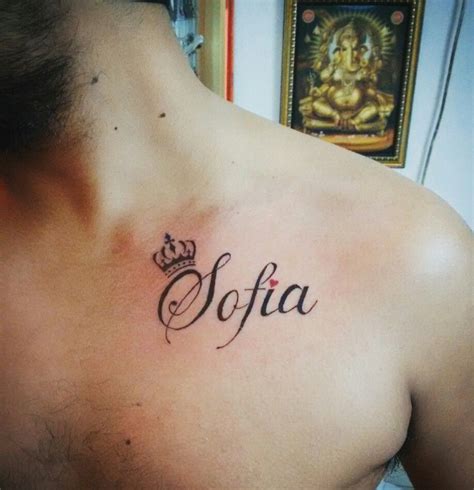 tatuajes con nombres en el pecho|Tatuajes de nombres: ideas y significado